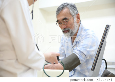 患者測量血壓 31228761