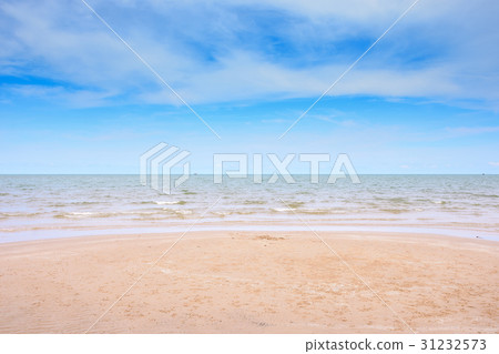Scenery of the beach and blue sky 31232573