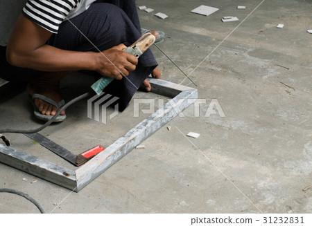 HAND OF INDUSTRIAL WORKER WELDING METAL 31232831