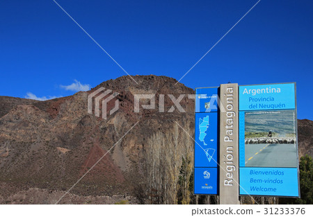 Road sign start begin of Patagonia, Argentina 31233376