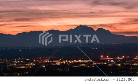 Silhouette of the Gran Sasso in Abruzzo at sunset Silhouette of the Gran Sasso in Abruzzo at sunset 31233803