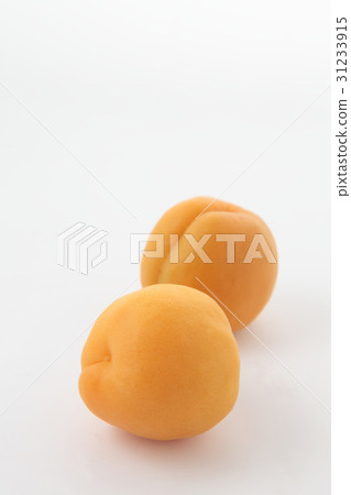 Apricots 31233915