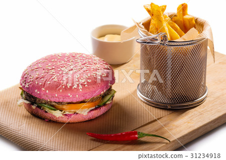 Cheeseburger and french fries 31234918