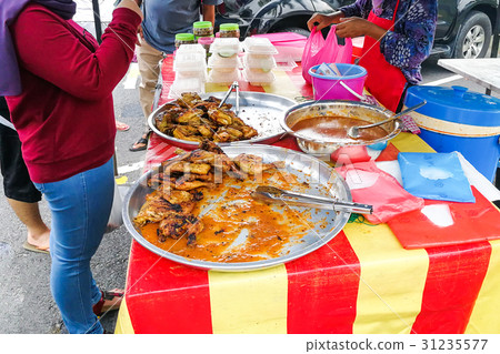 Muslim shoppers buying food from street vendor  31235577