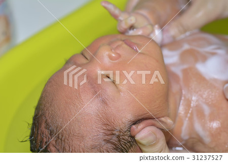 Baby to bath Baby to bath 31237527