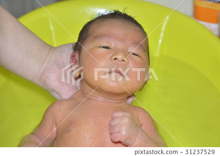 Baby to bath 31237529