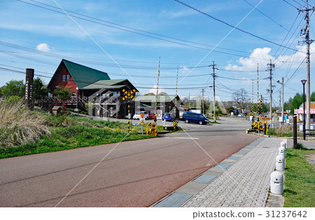 鐵路交叉和路標在JR Koumi線的最高點 31237642