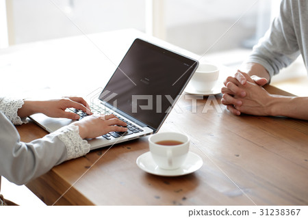 Discussing · Body parts Discussing · Body parts 31238367