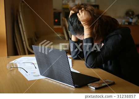 business woman look very stressful business woman look very stressful 31238857