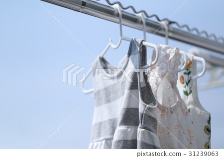 Laundry (Laundry Children's clothing Women's clothespout flying sky Sunny blue sky clothing Copy Space Veranda) 31239063
