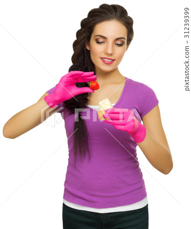 Young cooking woman 31239399