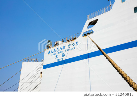 Osaka Harbor Swan Sawa 31240913