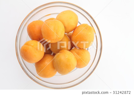 An apricot bowl containing right ball 31242872