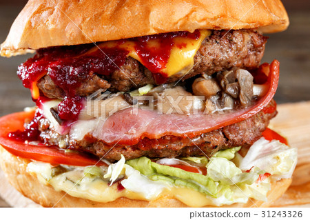 Close-up of home made tasty burgers with beef Close-up of home made tasty burgers with beef 31243326
