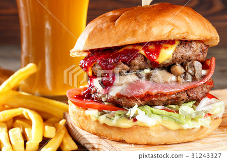 Close-up of home made tasty burgers with beef Close-up of home made tasty burgers with beef 31243327