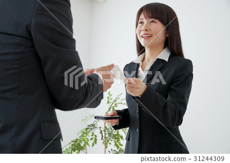 Business woman and businessman to exchange business cards 31244309