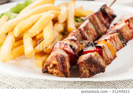 Grilled shashlik with chips 31244831