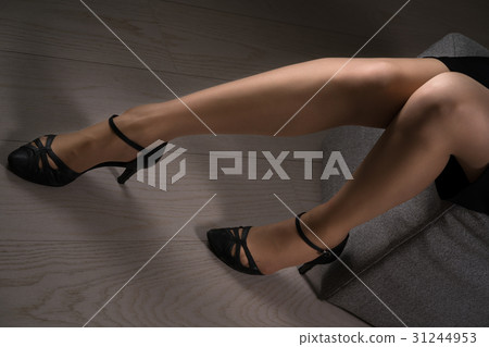 Business women's feet, legs, pumps, high heels 31244953