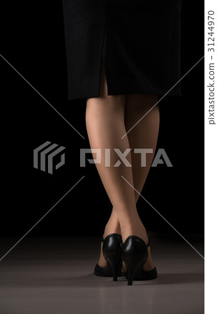 Business women's feet, legs, pumps, high heels Business women's feet, legs, pumps, high heels 31244970