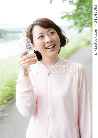 Running woman Running woman 31245062