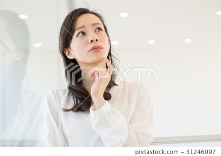 Worried business woman 31246097