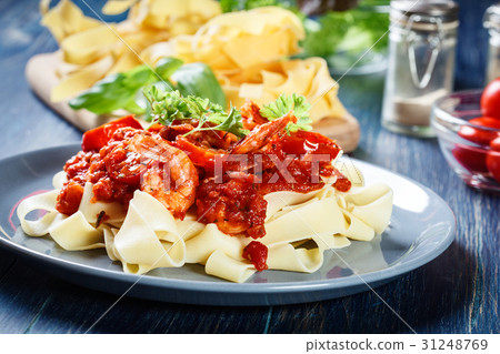 Pappardelle pasta with shrimp, tomatoes and herbs 31248769