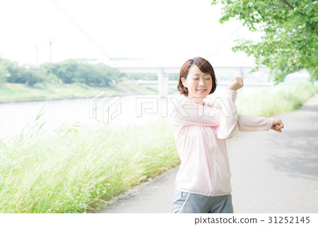 Running woman 31252145