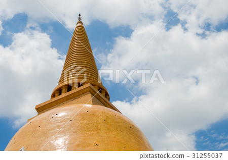 Great Stupa Is Landmark of Nakhon Pathom Province. 31255037