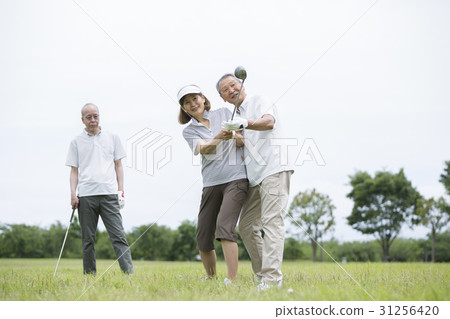 高級組打高爾夫球 31256420