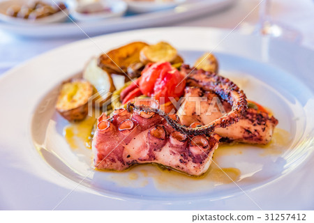 Grilled Portuguese octopus 31257412