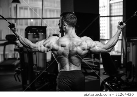 Handsome power athletic man diet training pumping up back muscle 31264420