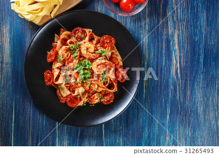 Pappardelle pasta with shrimp, tomatoes and herbs Pappardelle pasta with shrimp, tomatoes and herbs 31265493