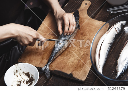 Woman preparing mackerel fish 31265879