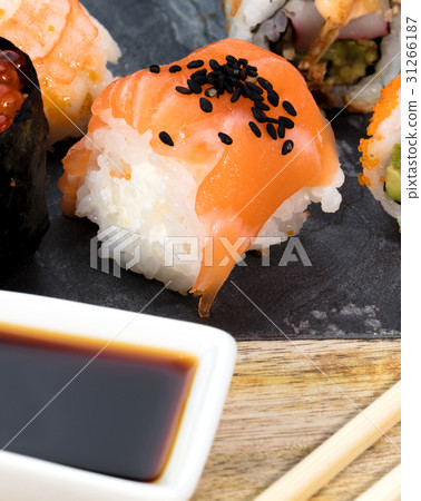 Nigiri, sushi piece Nigiri, sushi piece 31266187