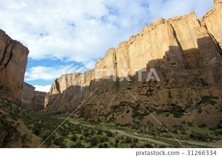 Buitrera Canyon, a climbing paradise in the Chubut 31266334