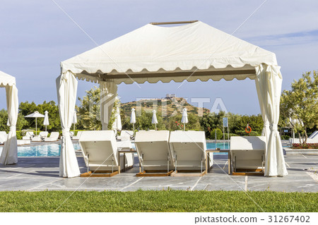 distant view on Temple of Poseidon through pool 31267402