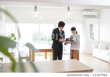 Businessman / lady 31267468