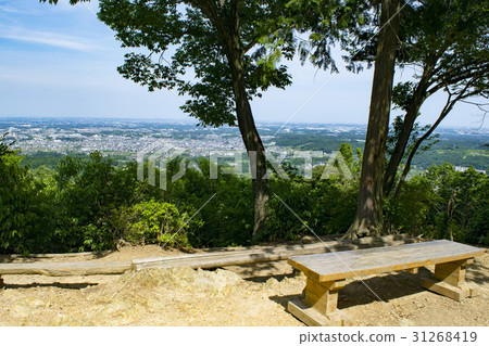 Bench at the summit of Mt. Bench at the summit of Mt. 31268419