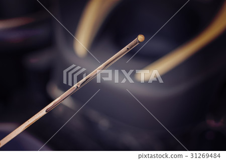 car maintenance, check the engine oil level. car maintenance, check the engine oil level. 31269484