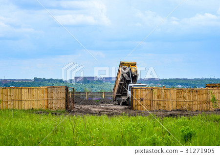 The dumper brought and dumps earth  31271905
