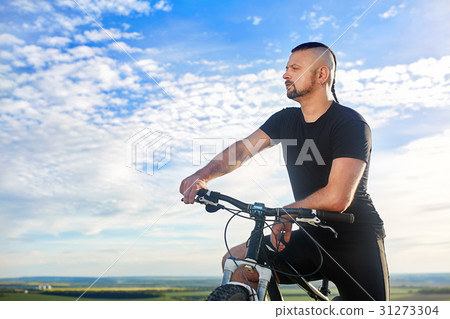 Close-up portrait of the cyclist against beautiful Close-up portrait of the cyclist against beautiful 31273304