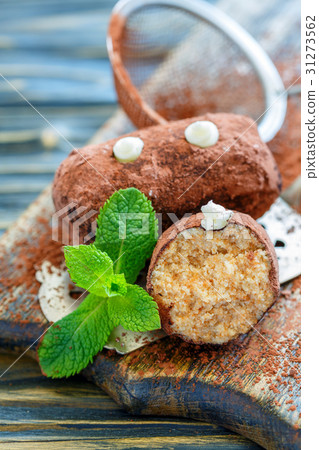 Homemade cakes truffle potatoes. 31273562