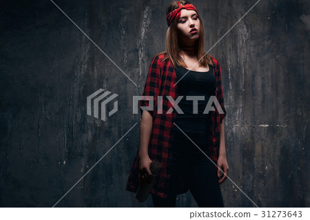 Drunk woman alcoholic addiction problem 31273643
