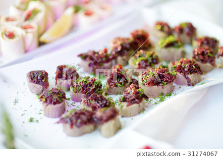 Delicious pate snacks with beet topping Delicious pate snacks with beet topping 31274067