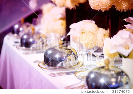 Beautiful table setting with crockery and flowers Beautiful table setting with crockery and flowers 31274075