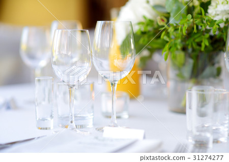 Beautiful table setting with crockery and flowers Beautiful table setting with crockery and flowers 31274277