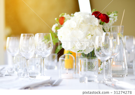 Beautiful table setting with crockery and flowers Beautiful table setting with crockery and flowers 31274278