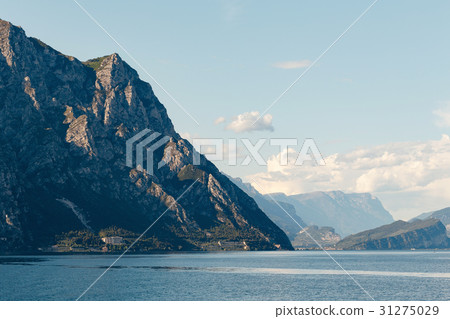 Lake Garda is the largest lake in Italy. It is Lake Garda is the largest lake in Italy. It is 31275029