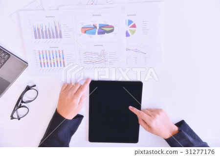 Businesswoman working at modern office. 31277176