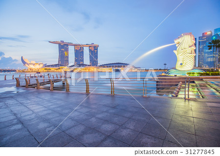 The Merlion and Marina Bay Sands in Singapore 31277845